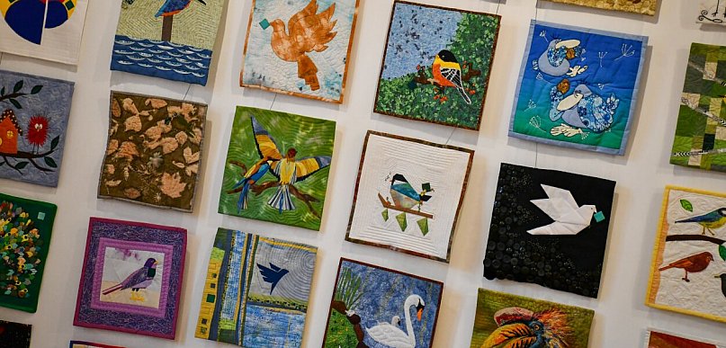 Wystawa patchworków „Ptasi Świat”