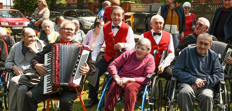 Śpiewem i muzyką radują serca