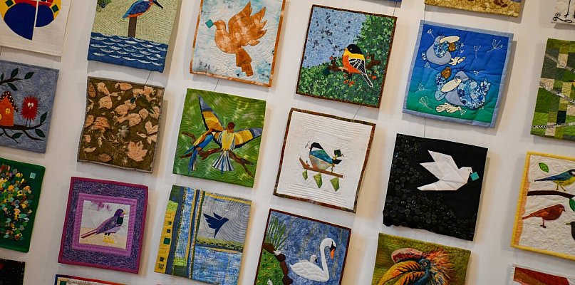 Wystawa patchworków „Ptasi Świat”
