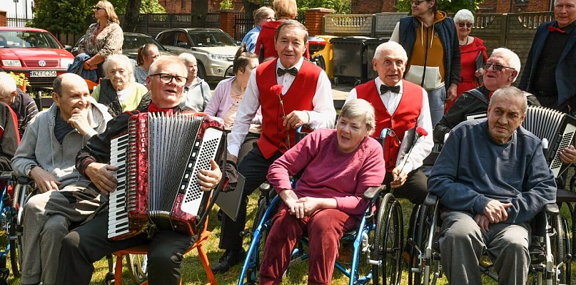 Śpiewem i muzyką radują serca