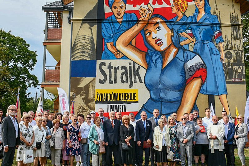 Mural Solidarności w nowym miejscu