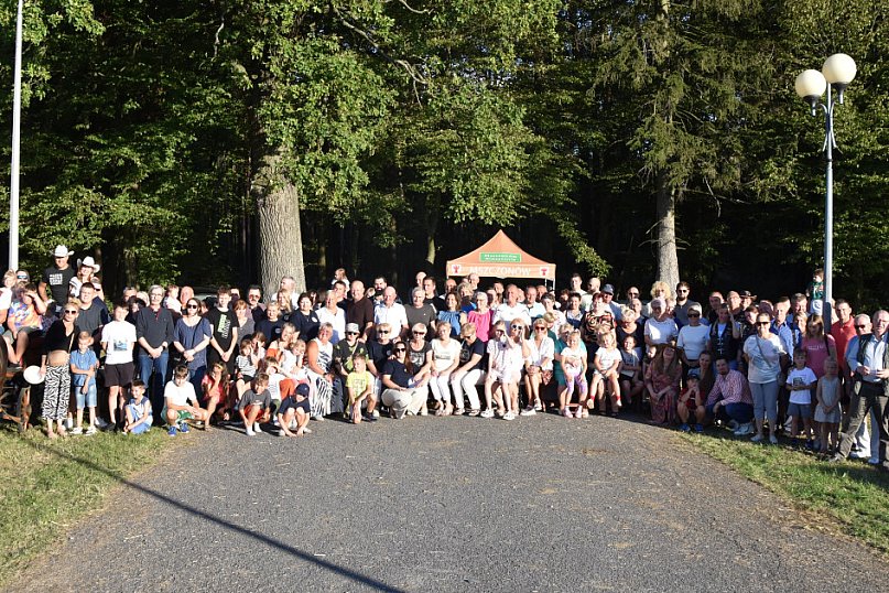 Dzień Pieczonego Jabłka – integracja pod dębem