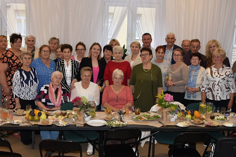 Seniorzy żyją aktywnie i są szczęśliwi