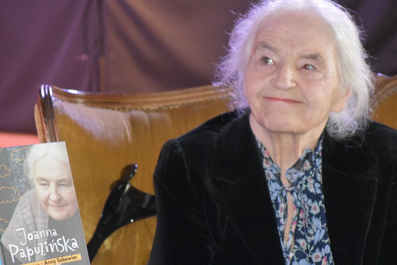 Podróż przez życie pisarki – od Asiuni do Joanny