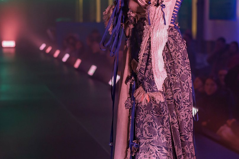 Lniane kreacje znów zachwyciły