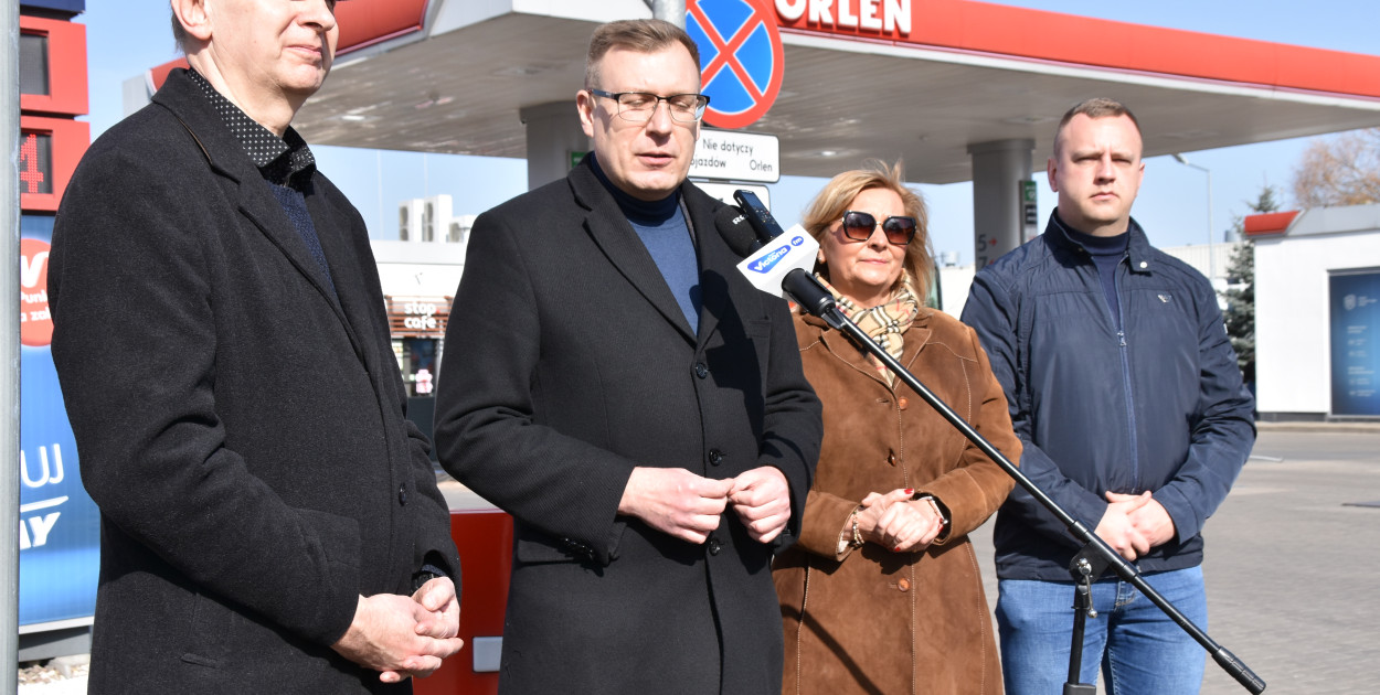 Konferencja PiS: Jak obniżyć cenę paliw?