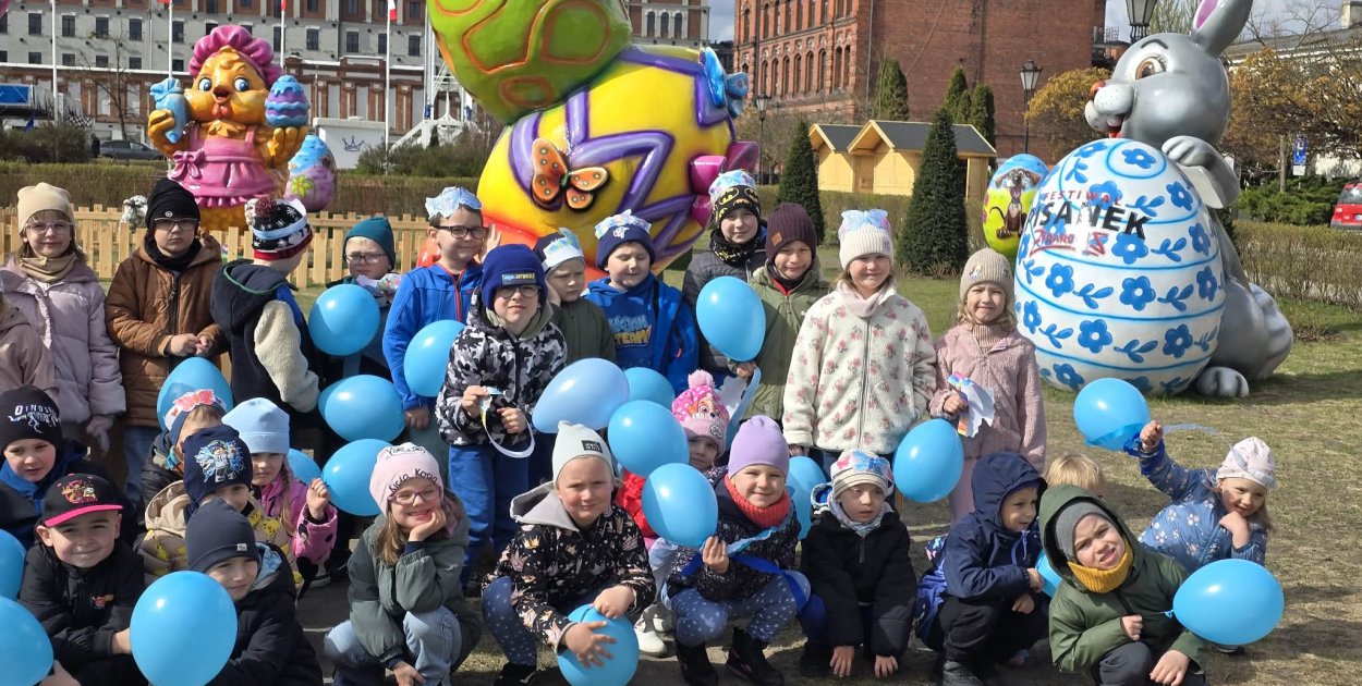 MP10 – niebieski marsz z balonami